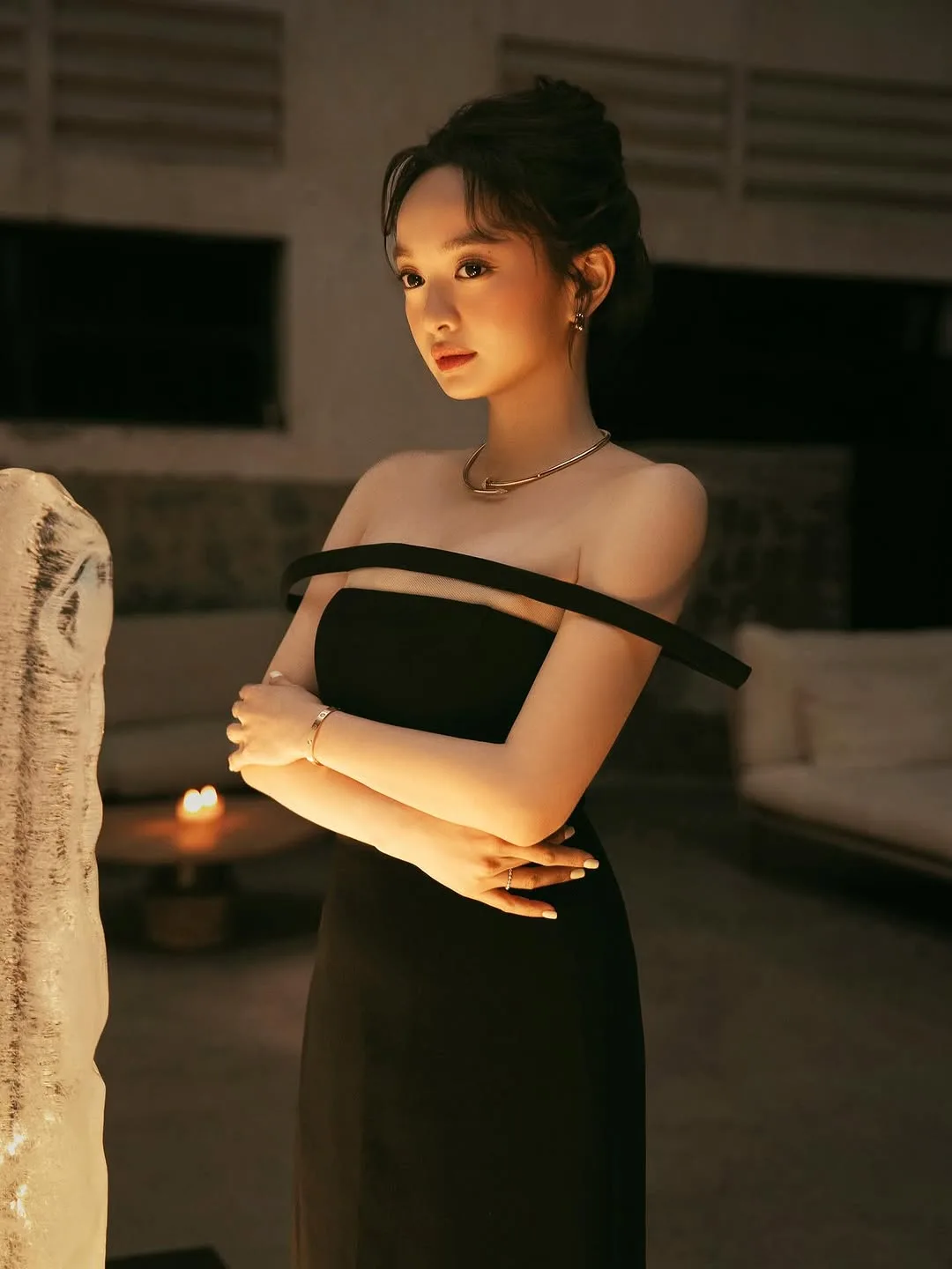 thiết kế đầm đen của sự kiện Cartier