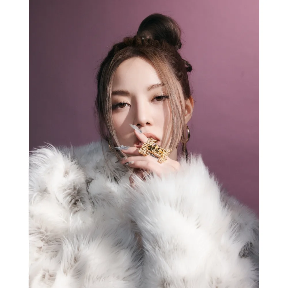 Bộ ảnh quảng bá MV debut Famous của Bailey Sok (ALLDAY PROJECT).