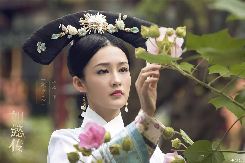 Phong cách thời trang sân bay trẻ trung của nàng "Dung Phi" Lý Thấm