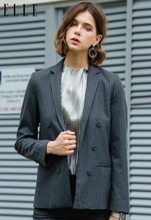 Blazer và áo Mango
