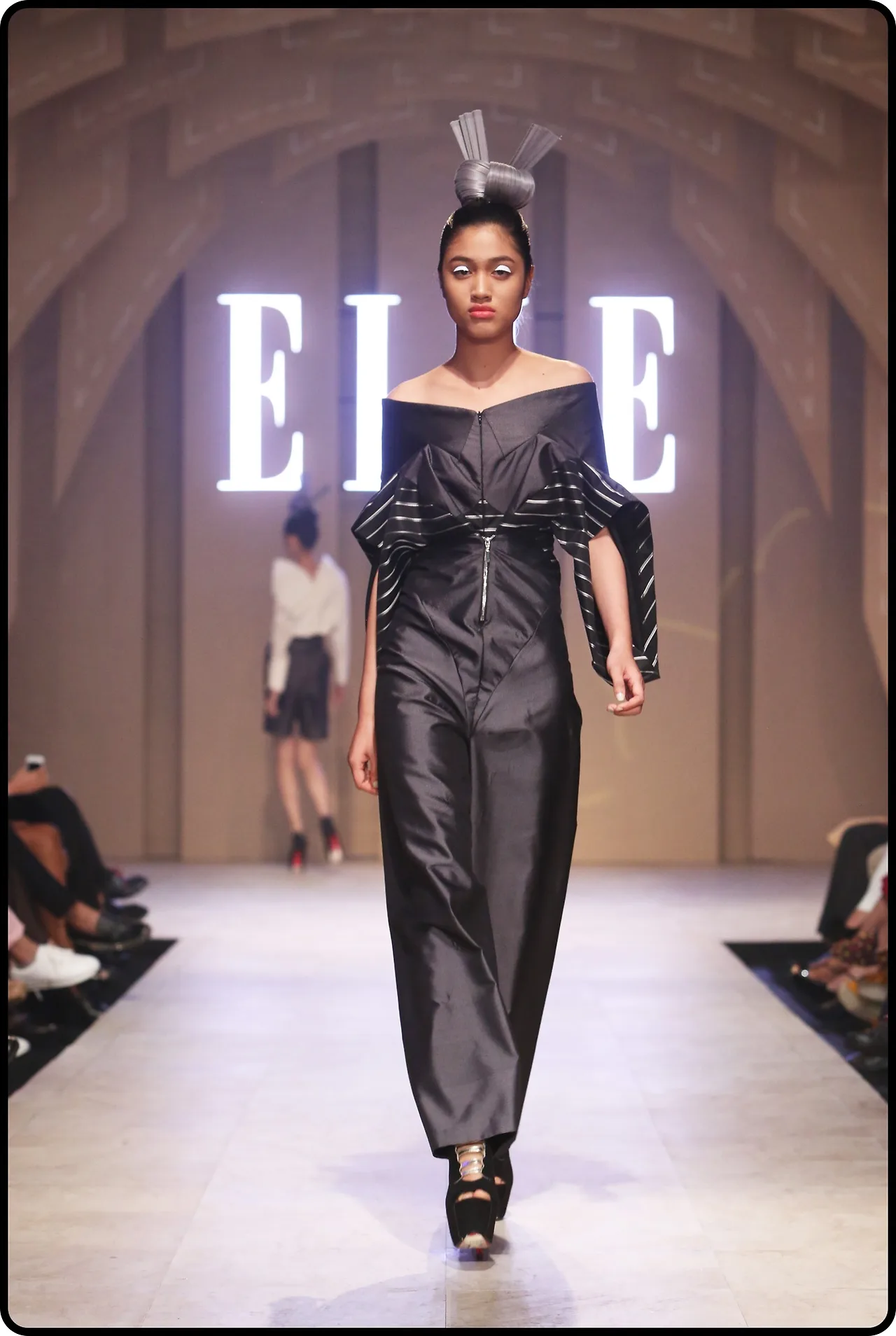 BST của NTK Nuchsuda tại ELLE Fashion Journey 2016