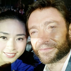 Ngô Thanh Vân hào hứng chụp ảnh cùng HUGH JACKMAN tại Seoul