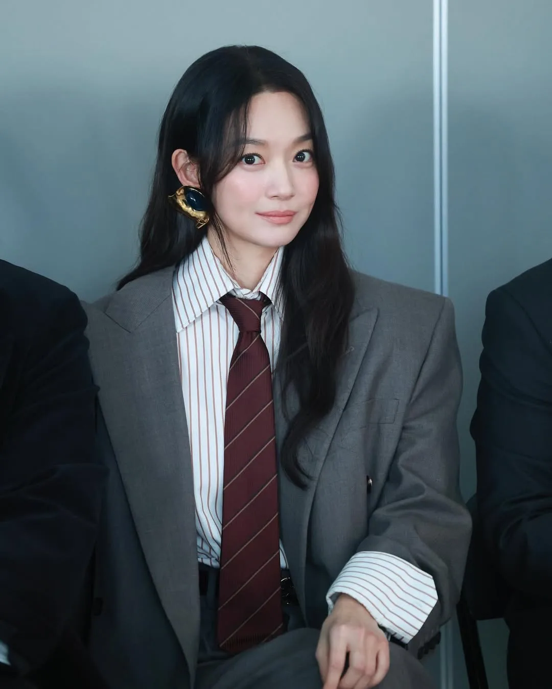 illusomina diện sơ mi hoạ tiết