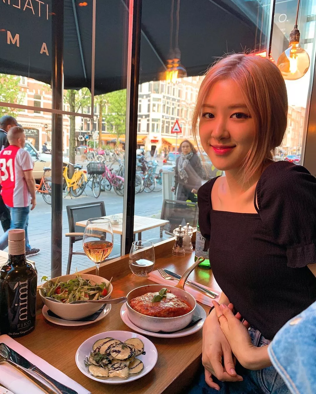 Rosé ăn kỹ no lâu Rosé ăn kỹ no lâu