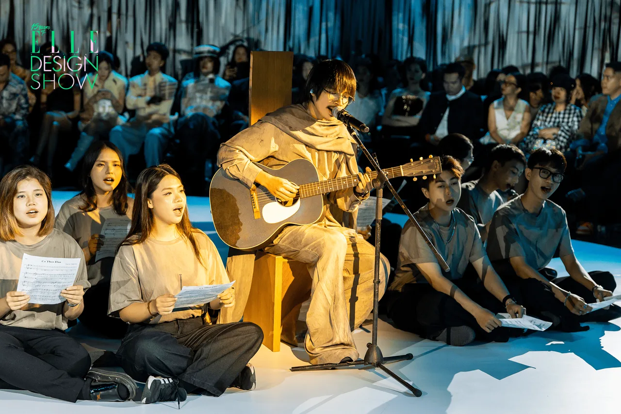 Màn trình diễn kết hợp giữa nghệ sĩ Thịnh Suy và nhóm hợp xướng Saigon Choir