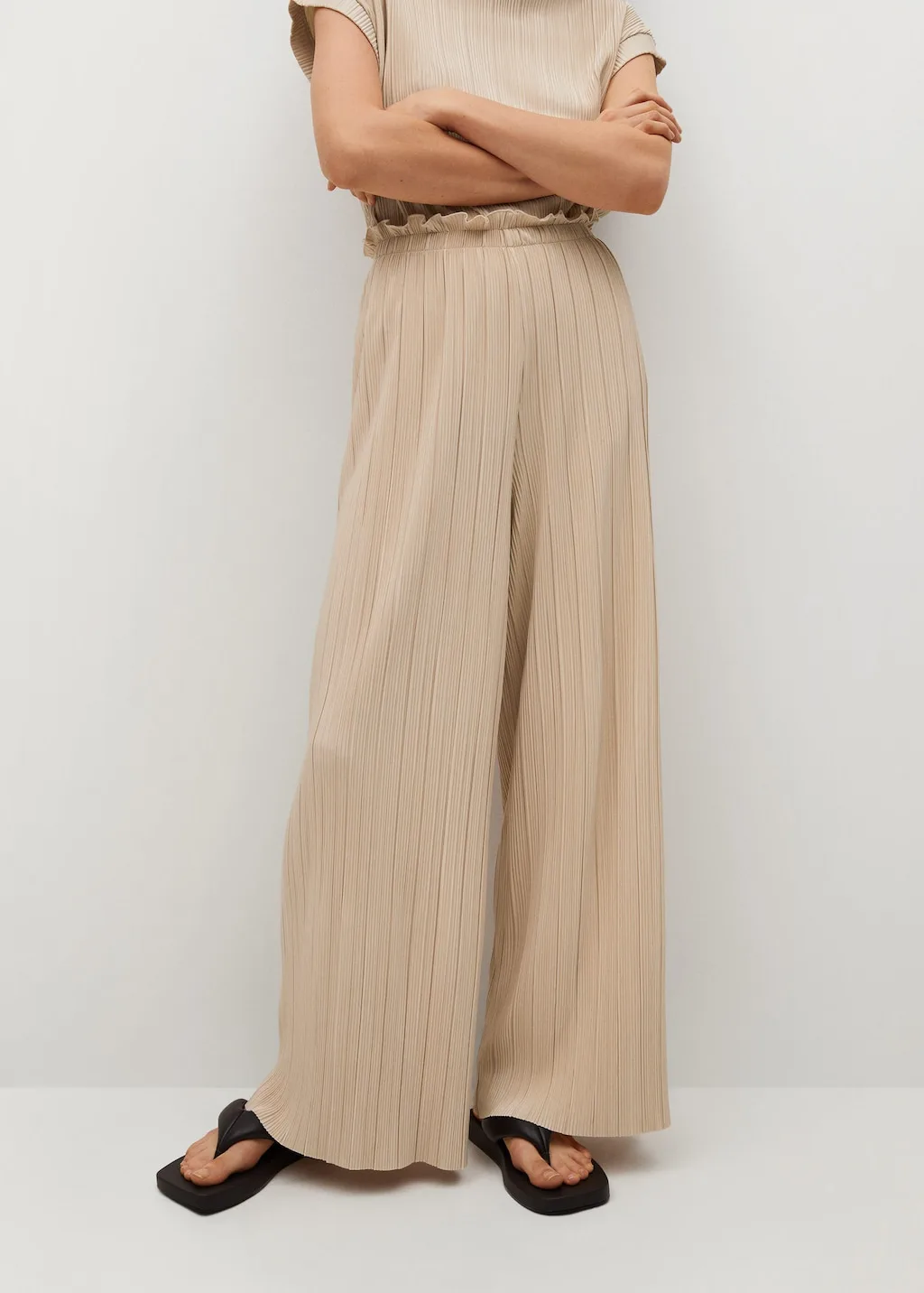 quần xếp ly màu beige