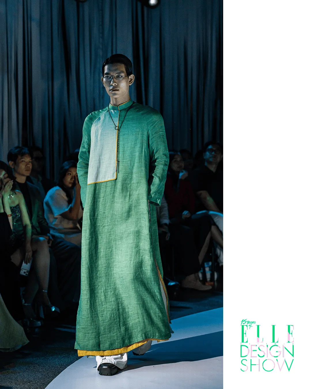 Màn trình diễn kết hợp giữa nghệ sĩ Thịnh Suy và nhóm hợp xướng Saigon Choir.