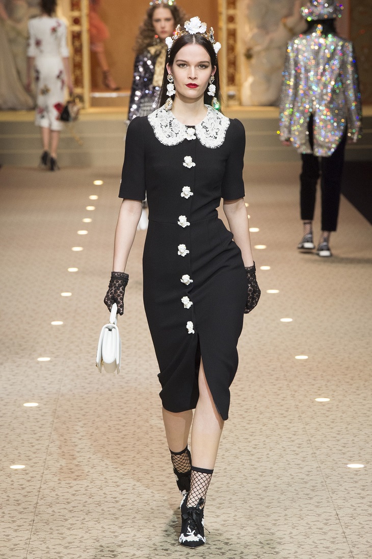 ELLE Việt Nam - Dolce & Gabbana hòa vào cuộc chơi công nghệ với bộ sưu tập Thời trang Tín ngưỡng (25) ELLE Việt Nam - Dolce & Gabbana hòa vào cuộc chơi công nghệ với bộ sưu tập Thời trang Tín ngưỡng (25)