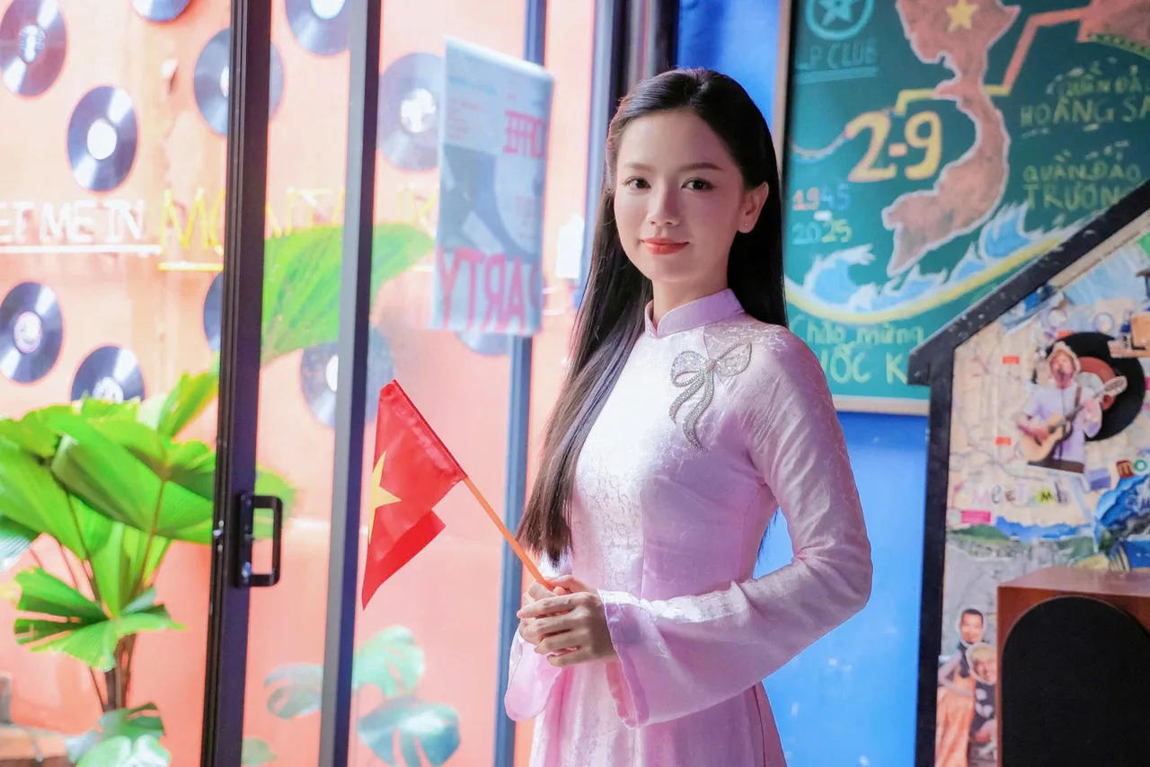 Hà Anh đảm nhận vai Hồng trong mưa đỏ