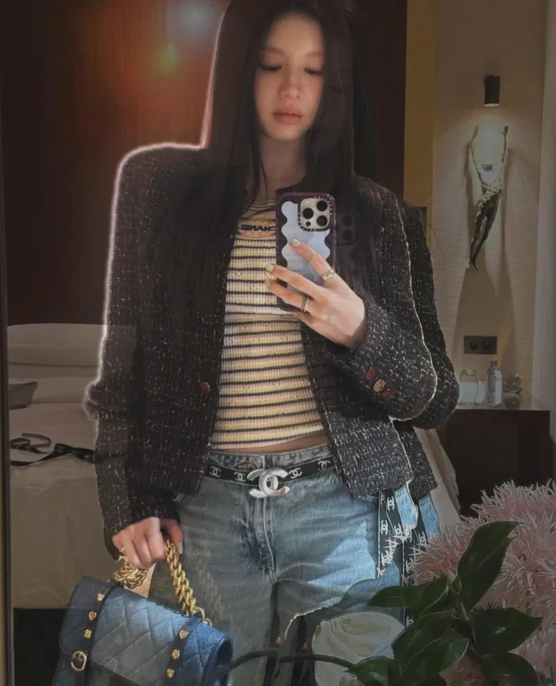 Go Yoon Jung đeo túi Chanel Denim Chain