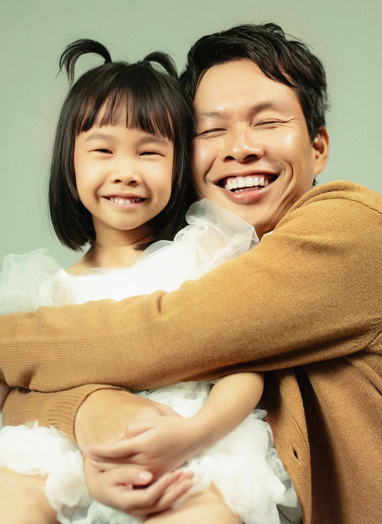 con gái nhỏ và nhiếp ảnh gia trọng đức nhiếp ảnh gia trọng đức và con gái nhỏ