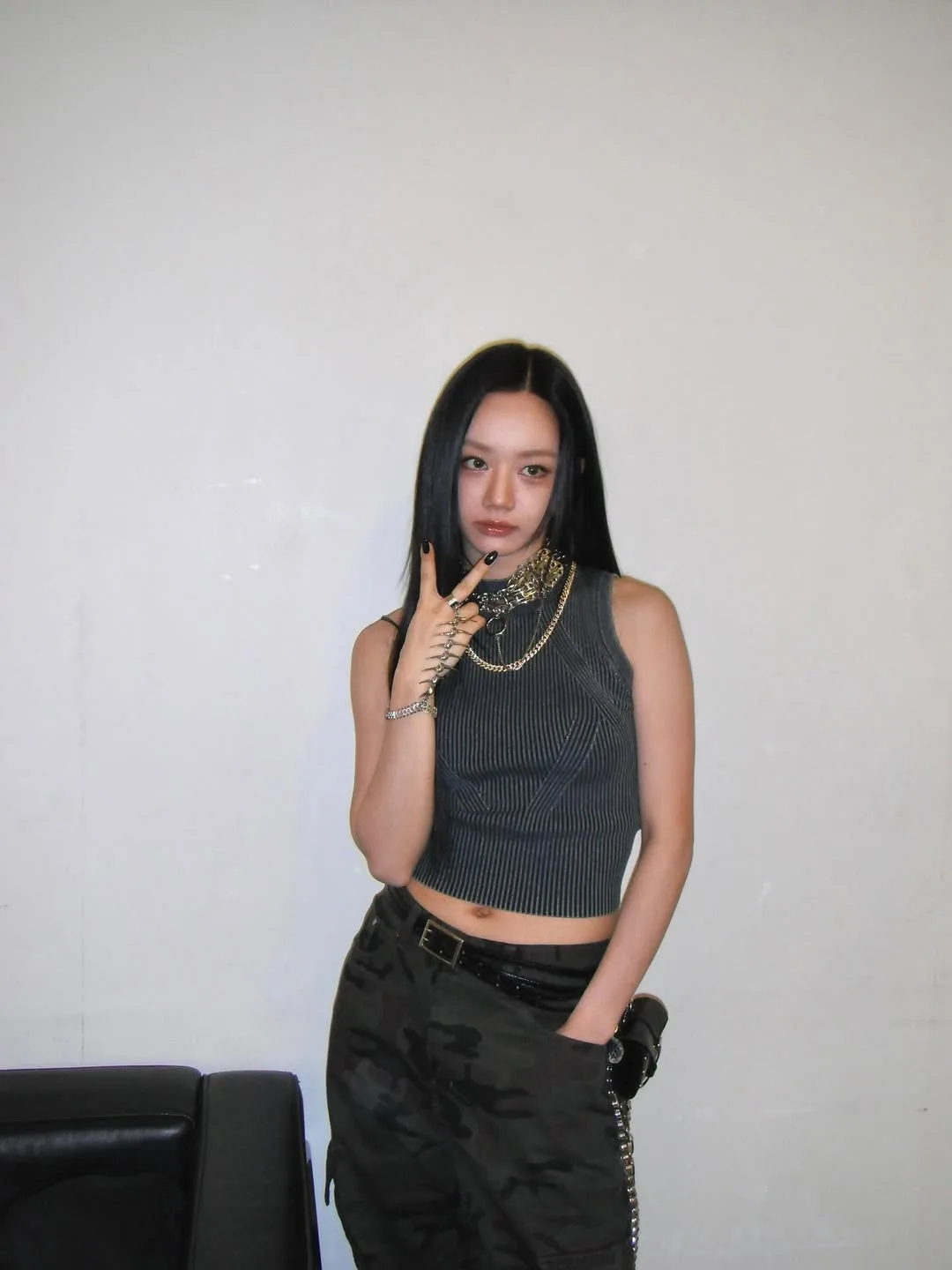 hyeri_0609 diện trang sức metallic