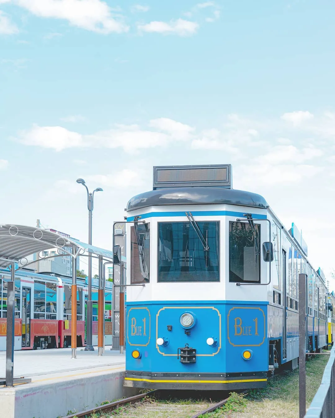 Khám phá Beach Train ở Busan.