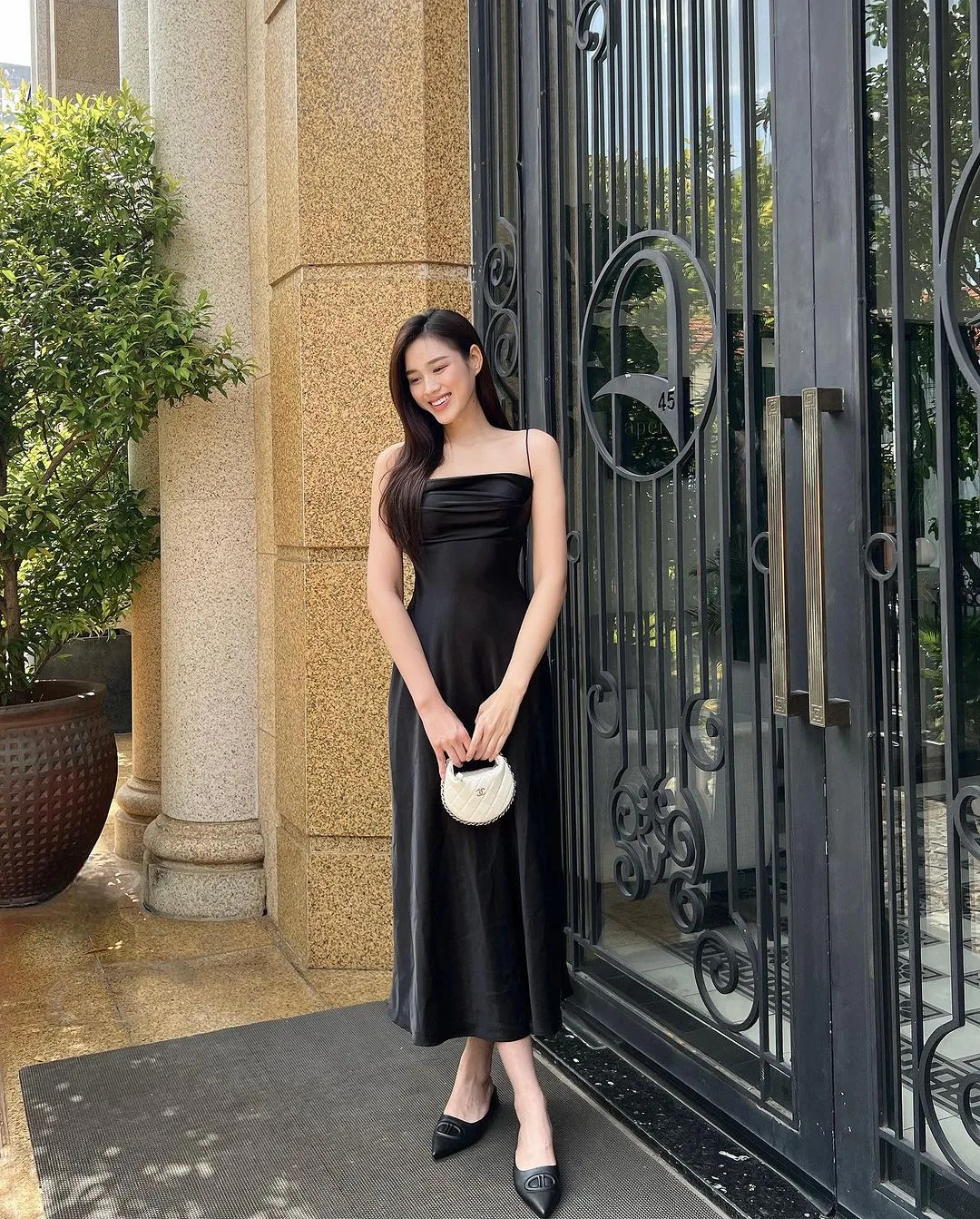 doha.hhvn diện đầm hai dây đen