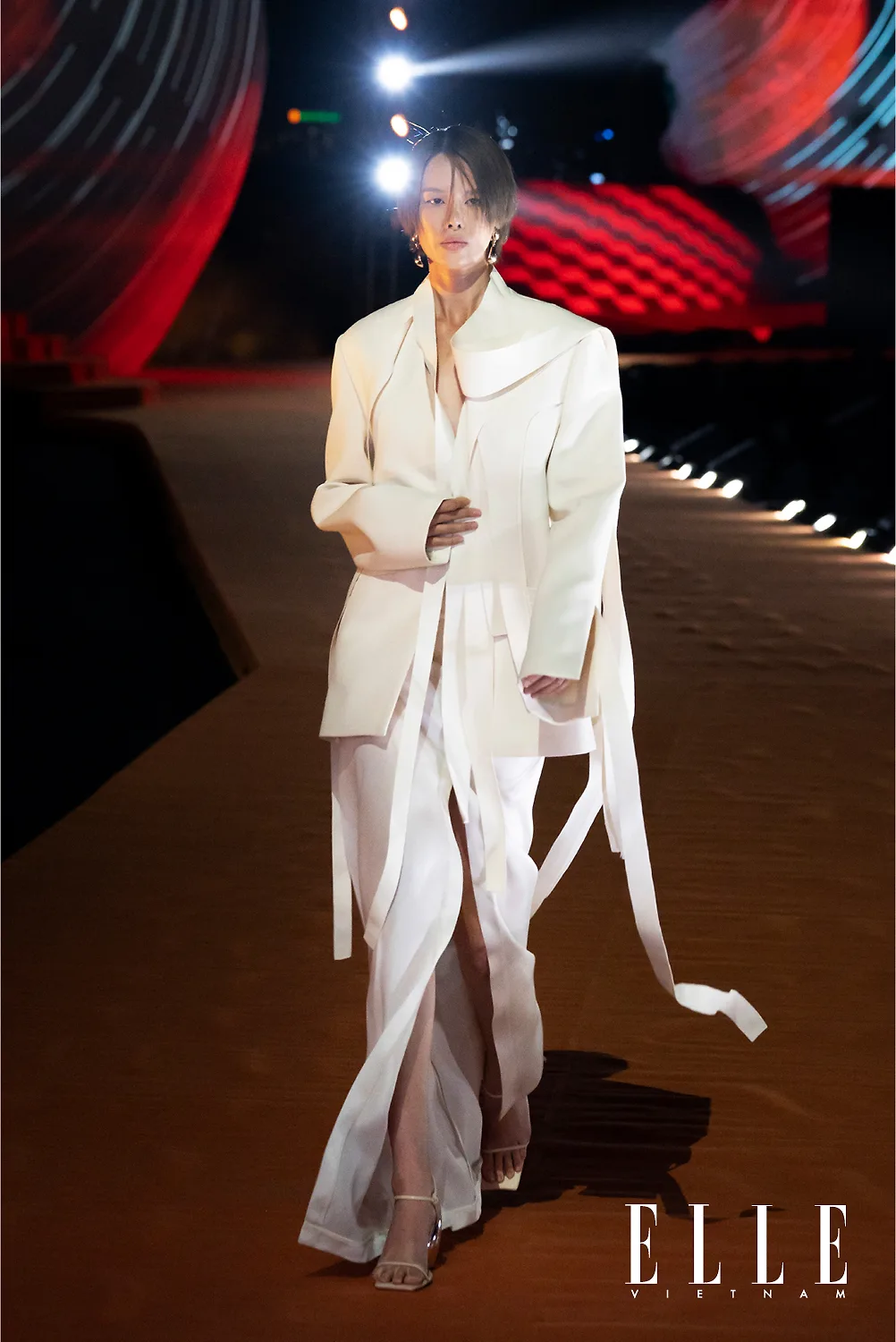 ELLE Fashion Show 2022 BST Figure CHATS by C.Dam look 28