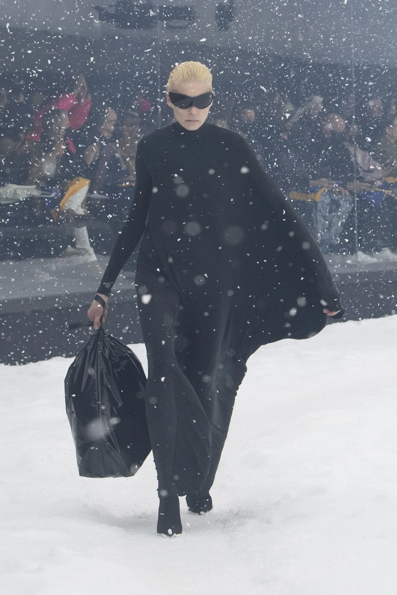 Balenciaga RTW Thu Đông 2022 look 1
