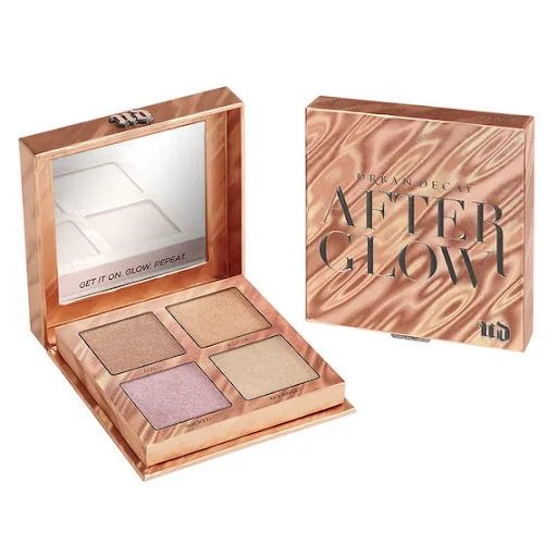 Urban Decay Afterglow Highlighter sở hữu 4 ô màu rất dễ sử dụng, là sản phẩm phù hợp cho các cô dâu muốn tự trang điểm cho ngày cưới Urban Decay Afterglow Highlighter sở hữu 4 ô màu rất dễ sử dụng, là sản phẩm phù hợp cho các cô dâu muốn tự trang điểm cho ngày cưới