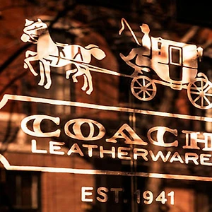 Vì sao thương hiệu Coach đổi tên thành Tapestry?