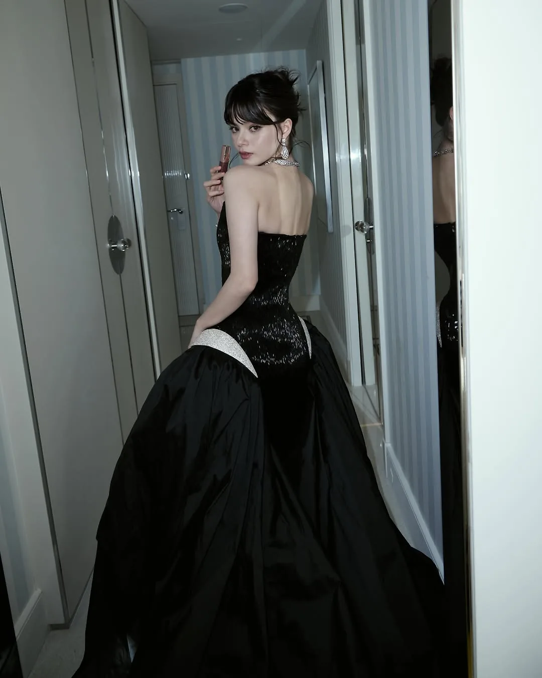 elle-sao-chau-a-tai-cannes-2026-becky-armstrong-1