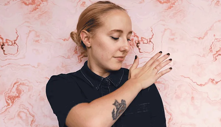 Động tác massage cơ mặt giúp giảm stress trong vòng 1 phút Động tác massage cơ mặt giúp giảm stress trong vòng 1 phút