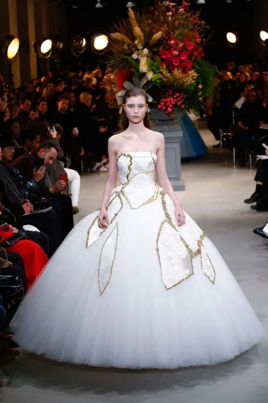Những BST nổi bật tại tuần lễ Haute Couture Xuân-Hè 2017 - ELLE VN