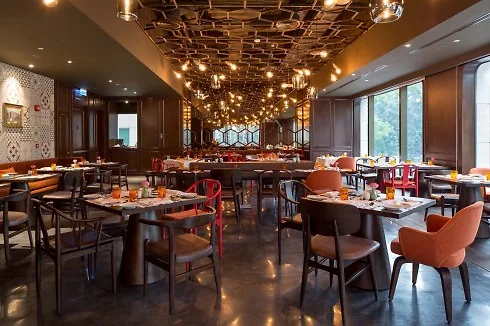 Saigon Kitchen đem đến các món ăn lấy cảm hứng từ món ăn đường phố Đông Dương và các món Âu.