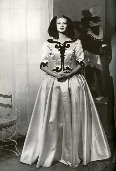 Infanta dress balenciaga infanta dress 1939_ inspired by portrait of Infanta Maria-Margarita, daughter of Spanish king Felipe IV