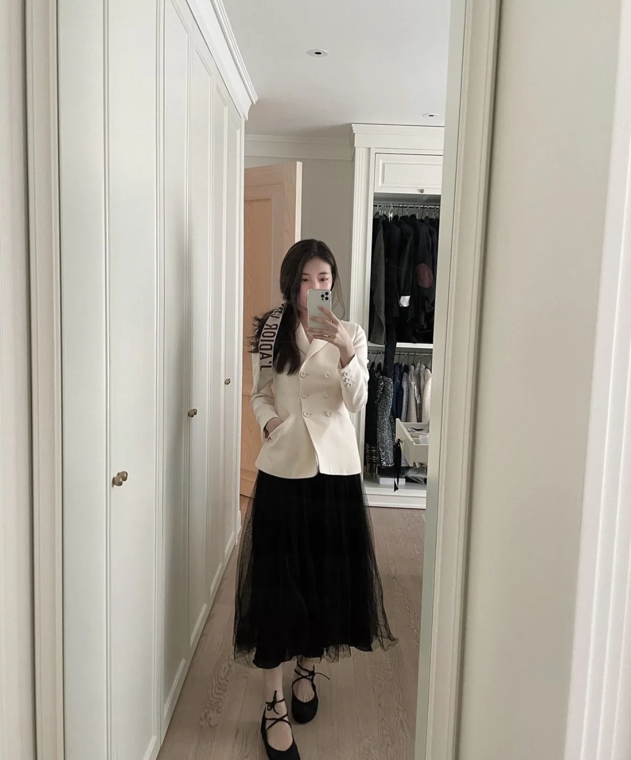 Bae Suzy phong cách thanh lịch
