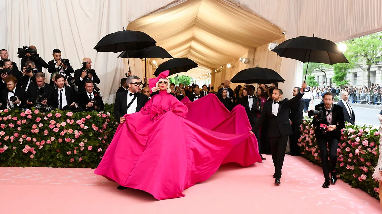 Lady Gaga tại thảm đỏ Met Gala 2019 thương hiệu thời trang Brandon Maxwell