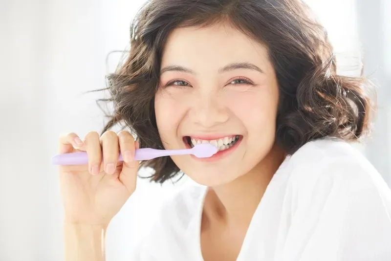 Đánh răng trước khi rửa mặt là thứ tự đúng khi dưỡng da làm sạch Đánh răng trước khi rửa mặt là thứ tự đúng khi dưỡng da làm sạch