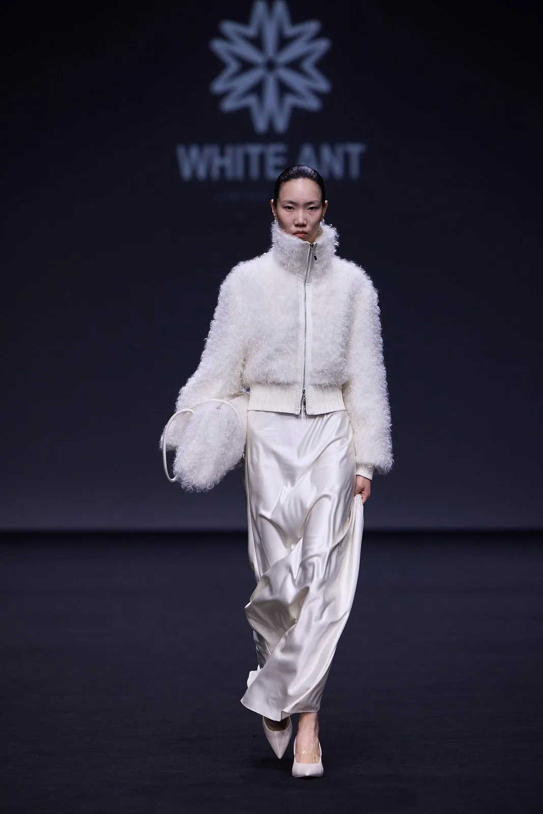 BST White Ant Thu-Đông 2026