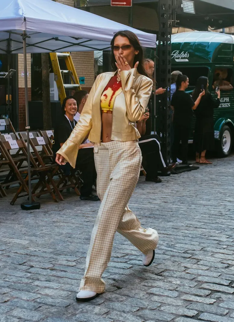 street style của thiên bình bella hadid