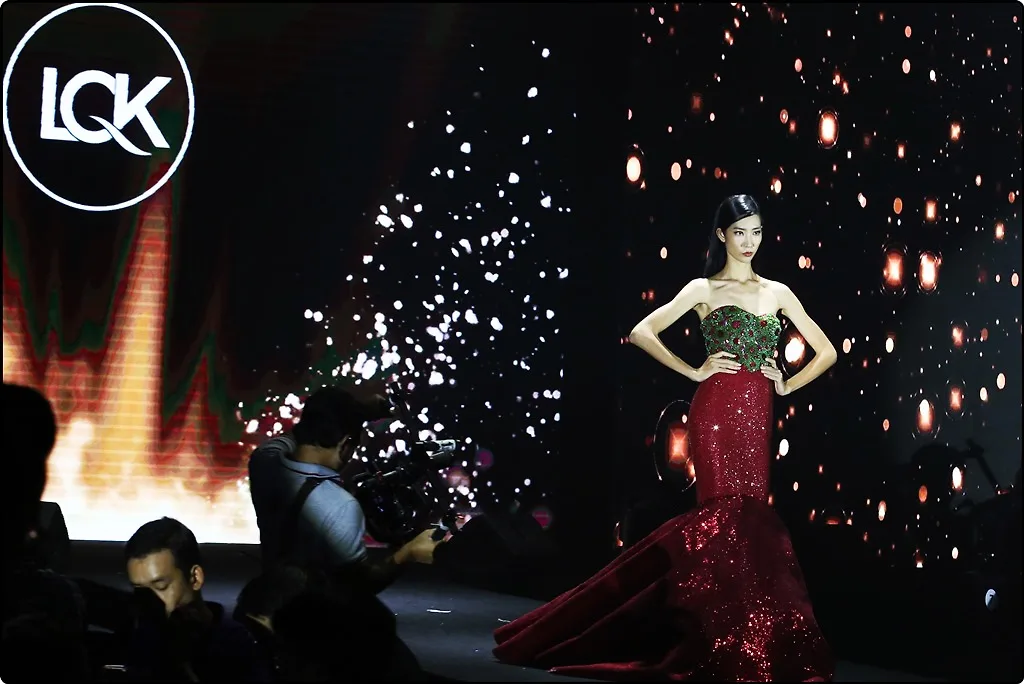 Đại tiệc kỷ niệm 9 năm của Tập đoàn CMG.ASIA - Đại tiệc của người nổi tiếng - bst Lý Quý Khánh