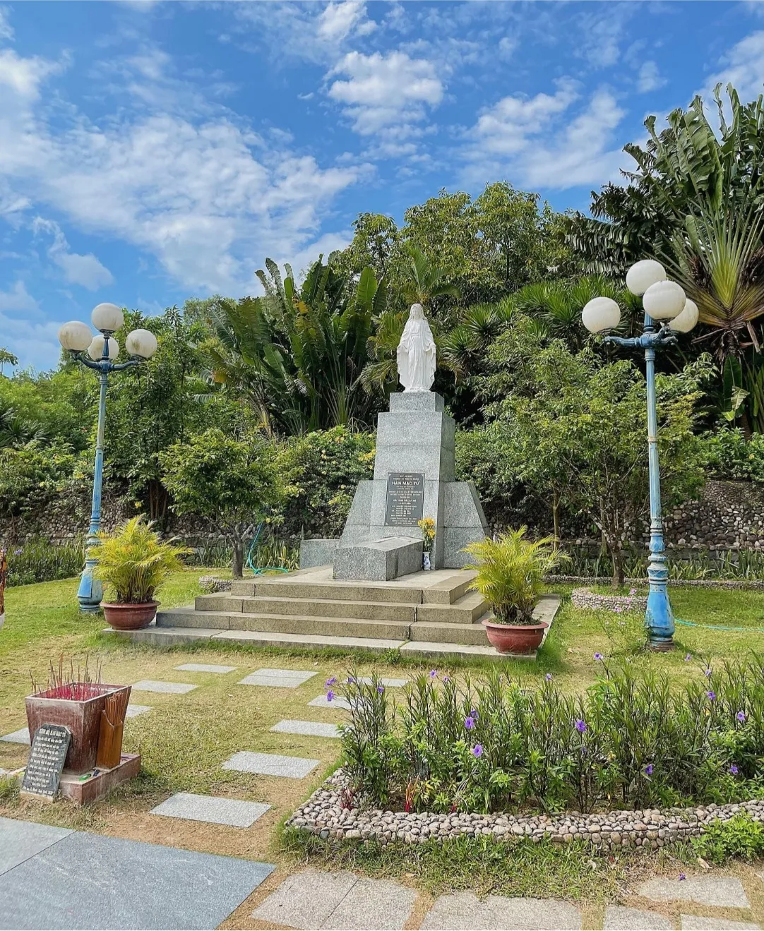 Cù Lao Xanh Mộ Hàn Mặc Tử Uy Nhơn