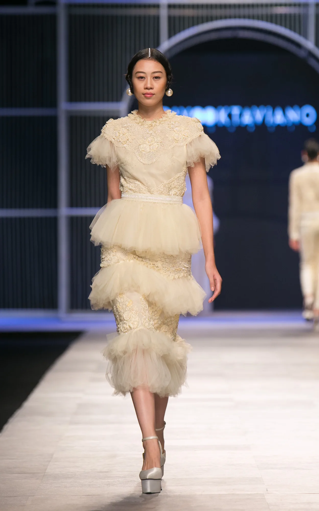 BST Thu-Đông 2016 của NTK Priyo Oktaviano