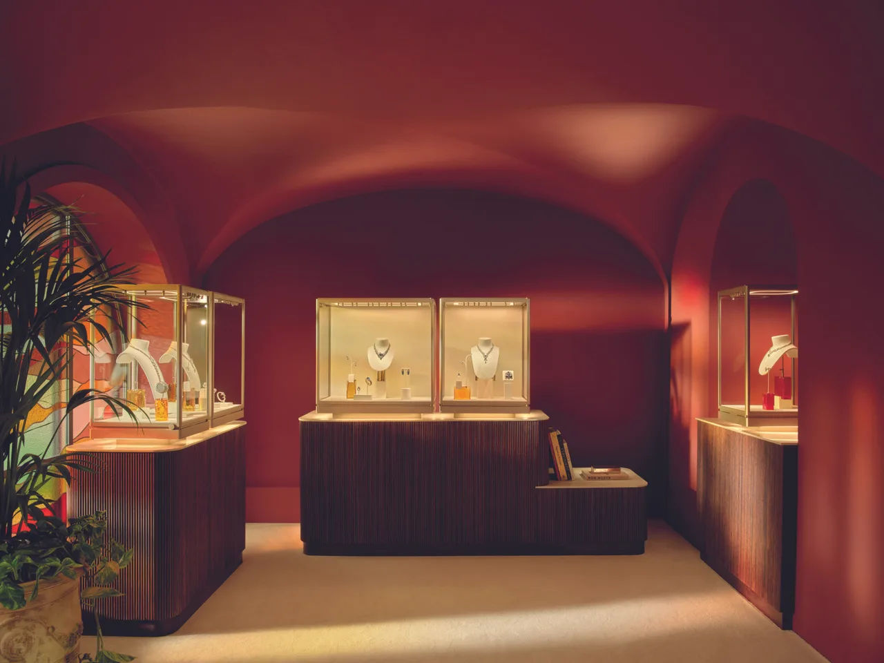 Không gian trưng bày BST High Jewelry "Le Chœur des Pierres" của Cartier