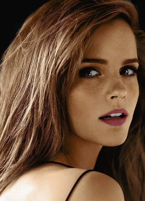 http://www.elle.vn/wp-content/uploads/2017/11/27/elle-viet-nam-Emma-Watson-và-bạn-trai-William-Knight-đã-đường-ai-nấy-đi-sau-hai-năm-mặn-nồng-emma.jpg