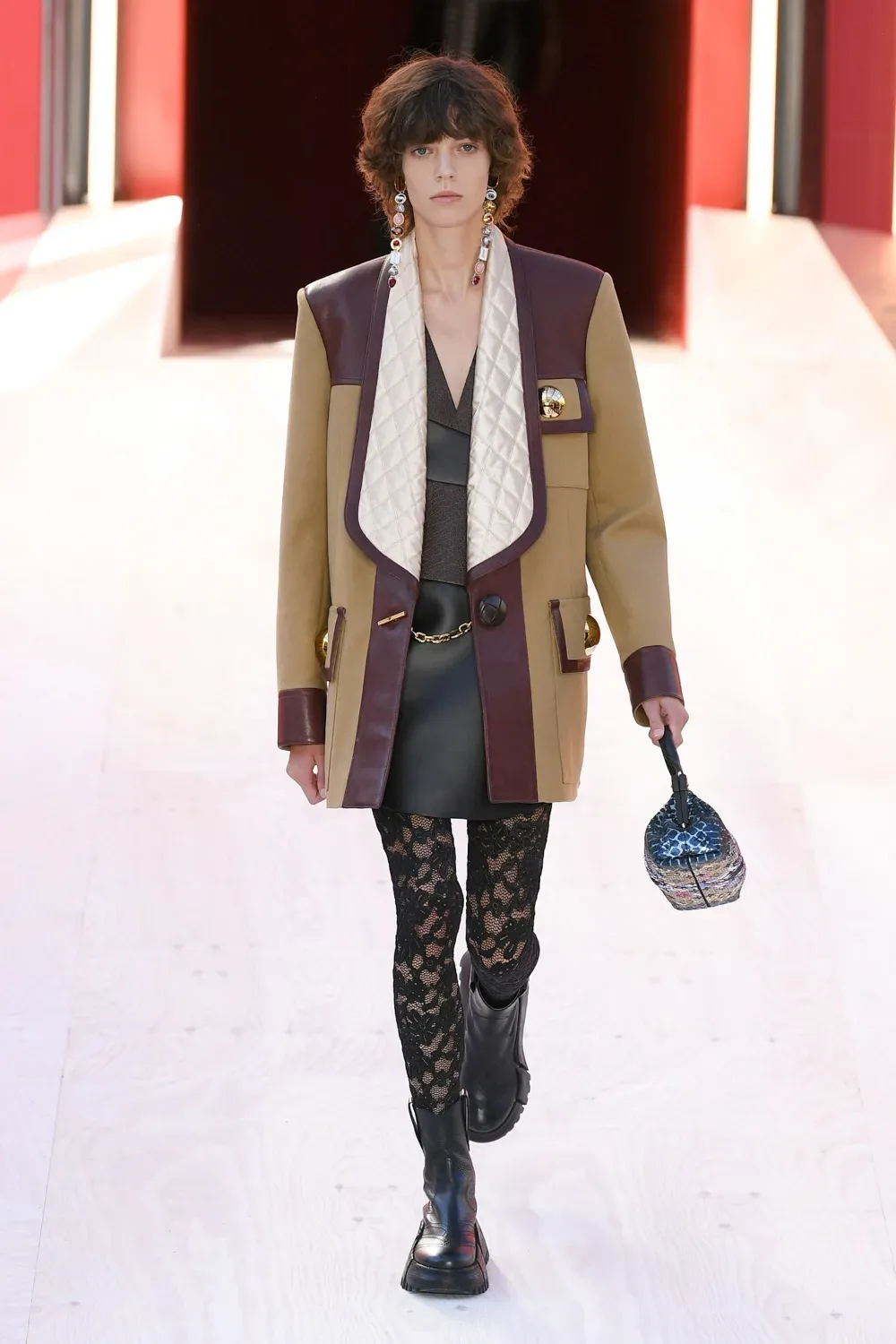 LV rtw xuân hè 2023 look 22