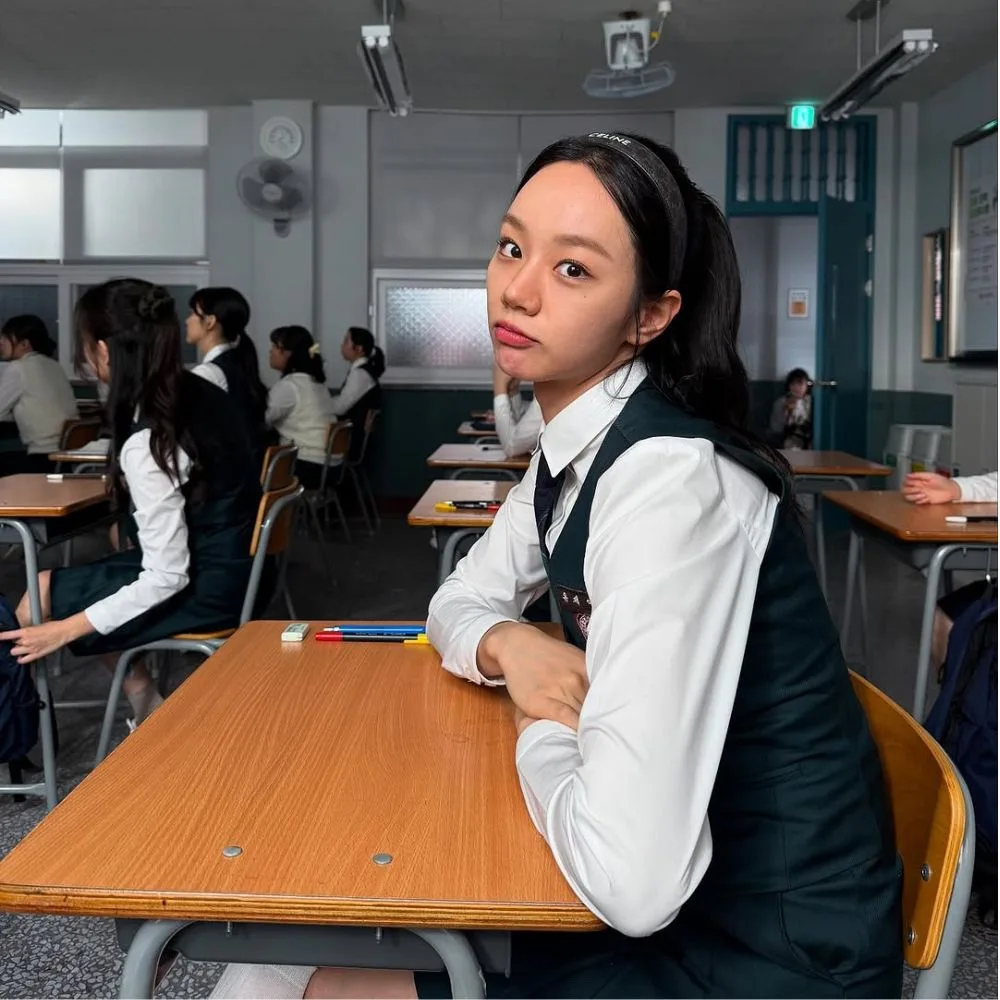 Hình ảnh Lee Hye-ri trong lớp học trong Friendly Rivalry
