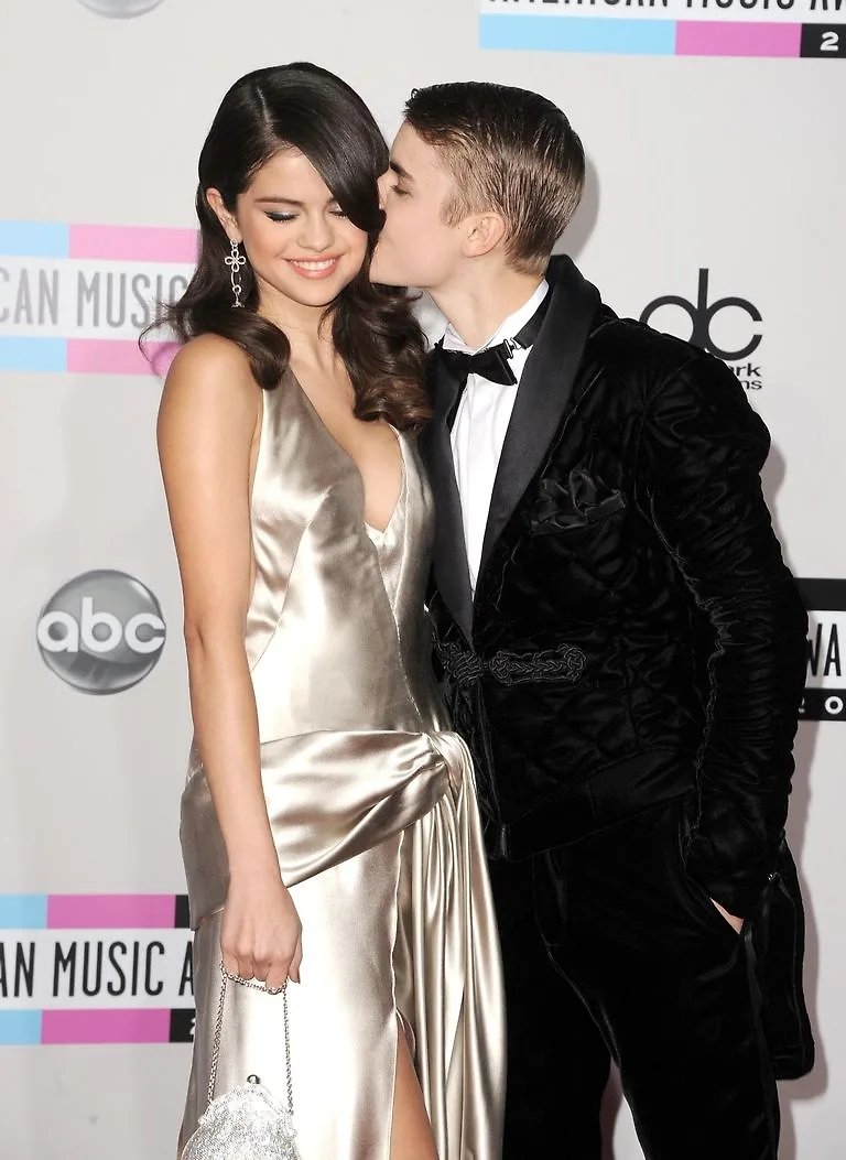 Không những ủng hộ, mẹ Justin Bieber còn hết lời khen ngợi Selena Gomez. http://www.elle.vn/wp-content/uploads/2017/12/12/Khong-nhung-ung-ho-me-Justin-bieber-con-het-loi-khen-ngoi-selena-gomez-2.jpg