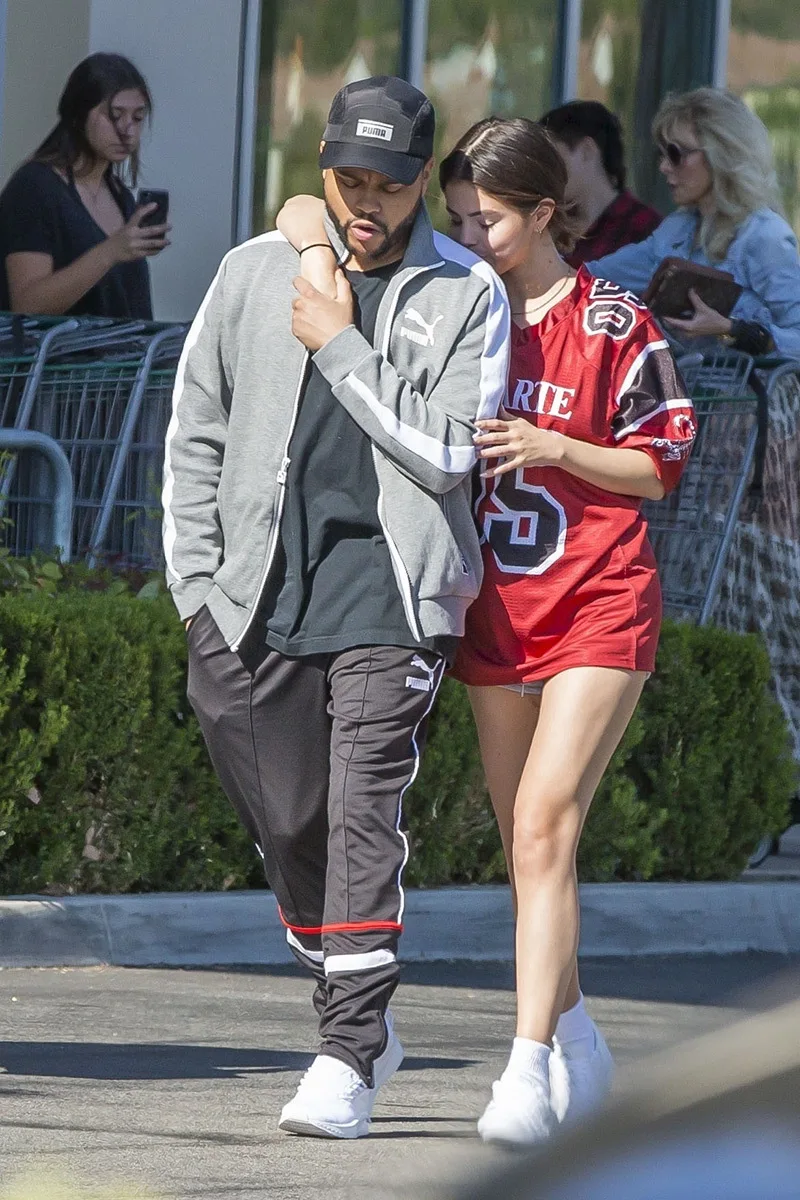 Selena Gomez & The Weeknd dọn về cùng một nhà Selena Gomez & The Weeknd dọn về cùng một nhà
