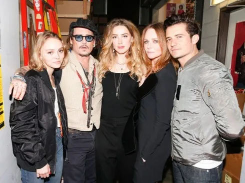 LiLy cùng bố cô - Johnny Depp, Amber Heard, Stella McCartney và Orlando Bloom tạ bữa tiệc thời trang của Stella vào tháng 1/2016.