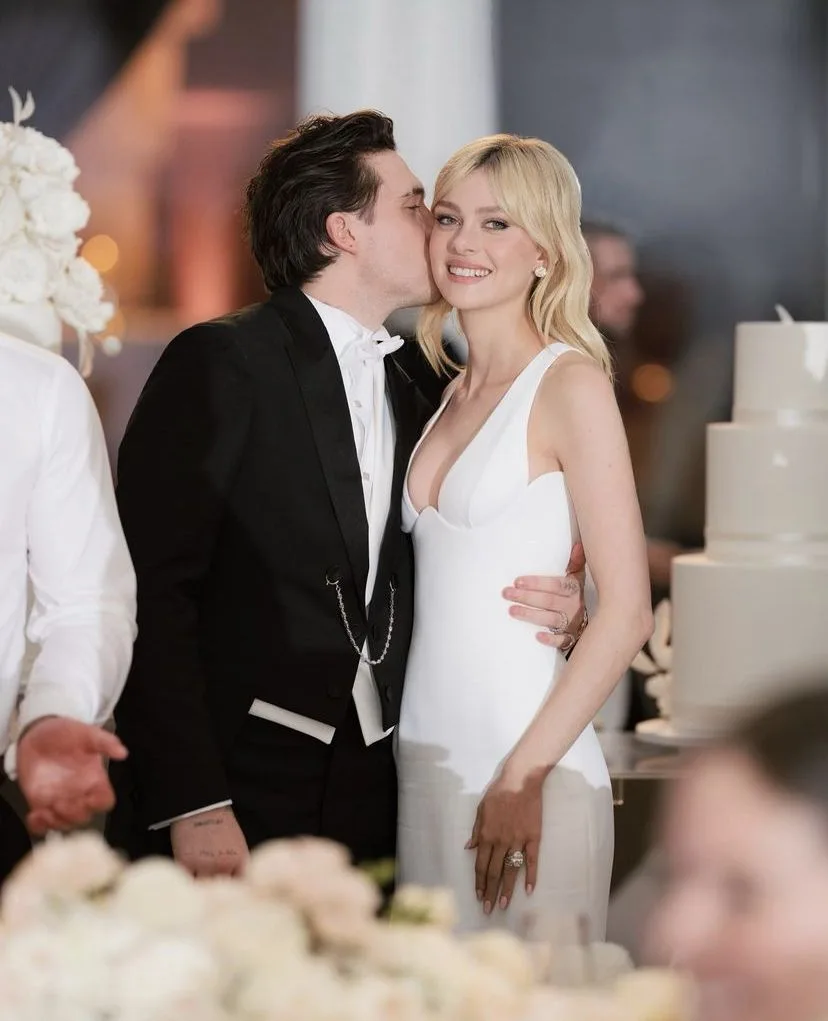 Nicola Peltz đã thay chiếc váy dự tiệc cưới