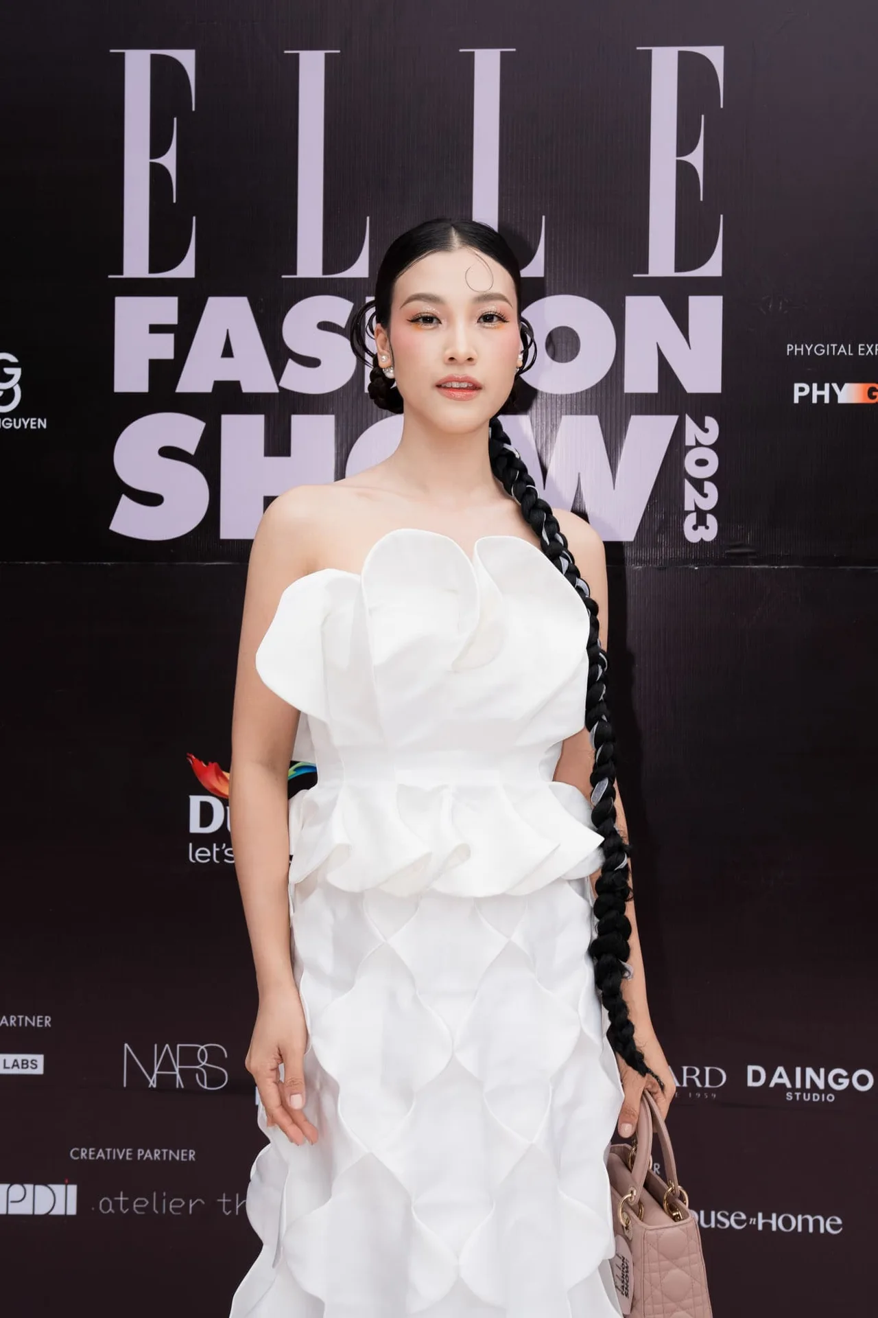 mc hoàng oanh elle fashion show