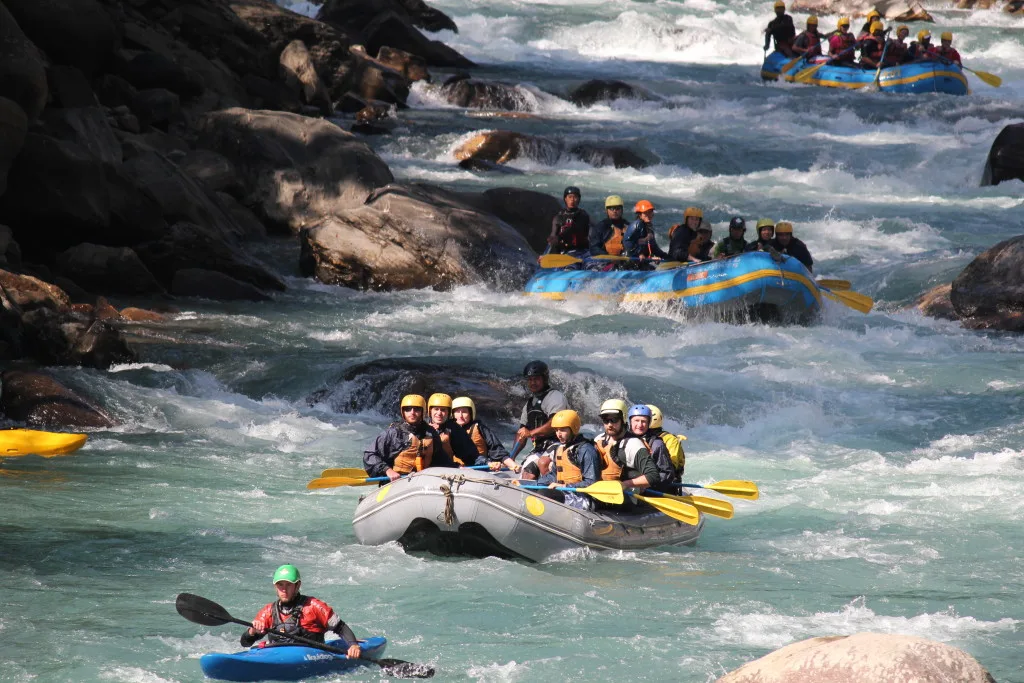 chèo thuyền ở nepal