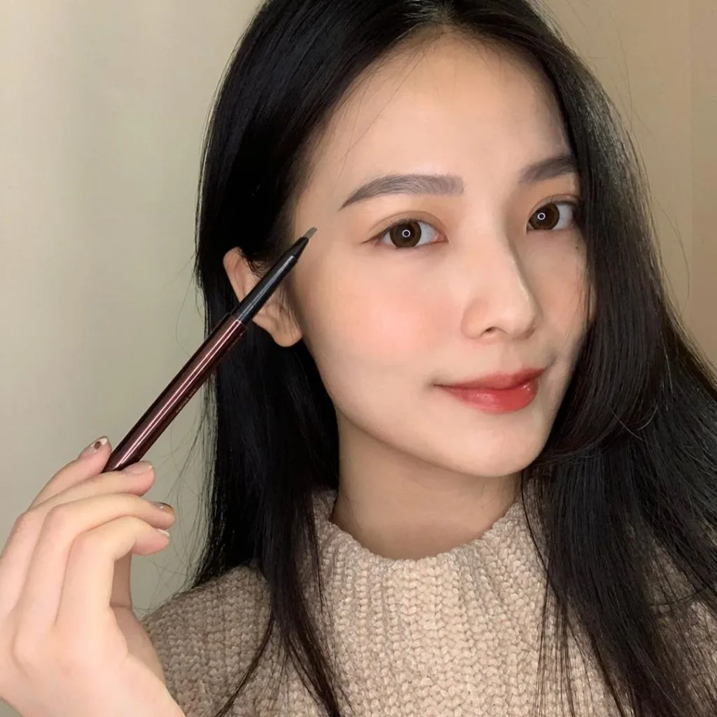 cô gái kẻ mắt đẹp 01 cô gái kẻ mắt đẹp 01