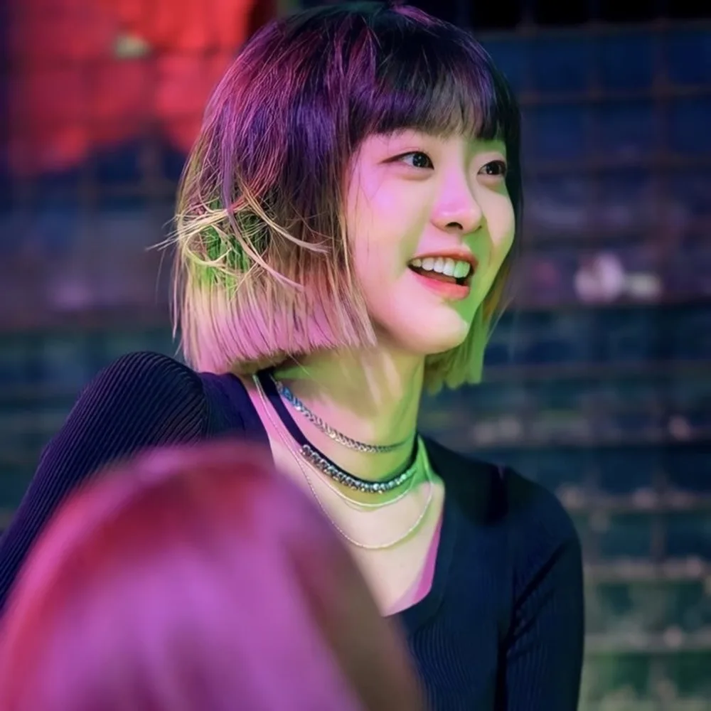 Kim Da-mi với mái tóc bob ngắn cá tính, nhuộm ombre sáng màu trong phim Itaewon Class.