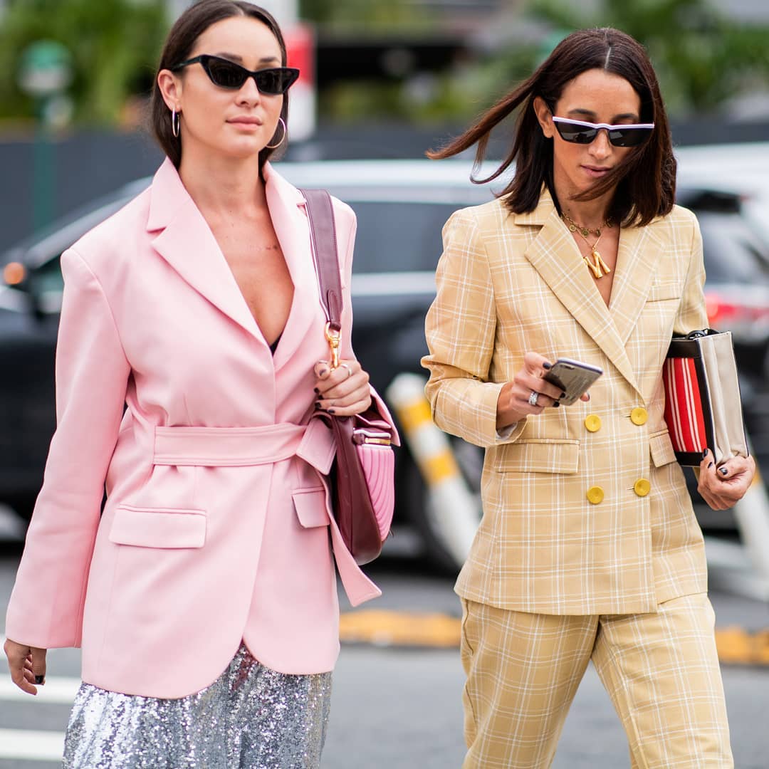Thời trang công sở mùa hè với áo khoác blazer kèm thắt lưng