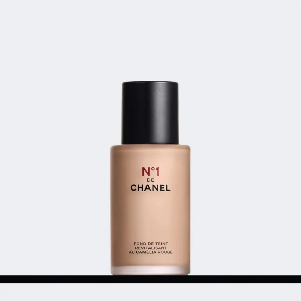 chăm sóc cơ thể với kem nền Chanel mỏng, nhẹ