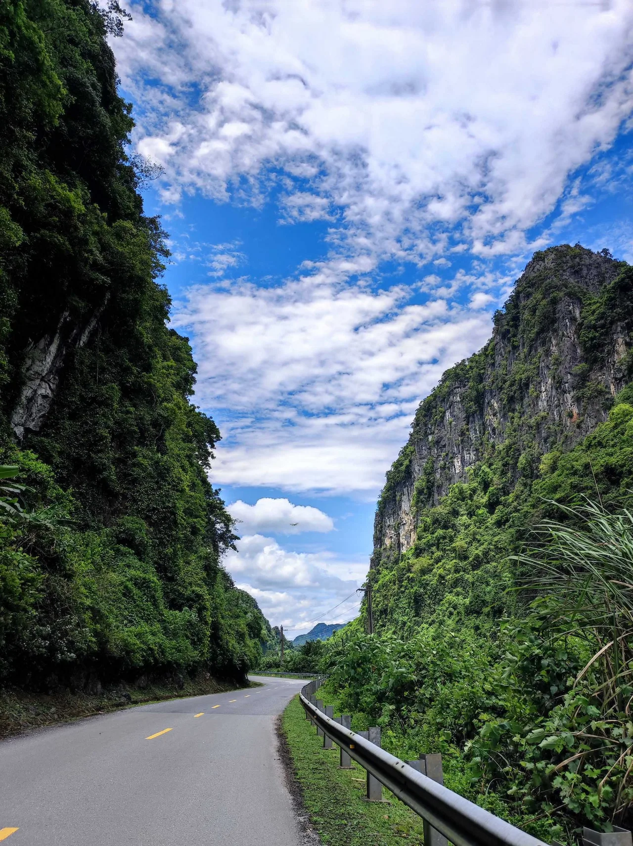 hành trình qua cung đường hồ chí minh hành trình qua cung đường hồ chí minh